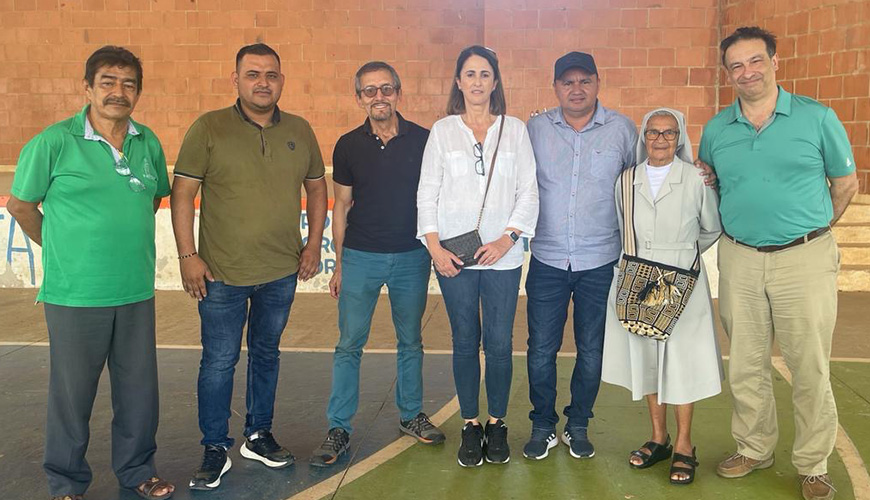 The IRI-Colombia team met with the mayor of El Retorno, Johnny Casanova, at the sports center of the La Libertad Police Inspectorate.