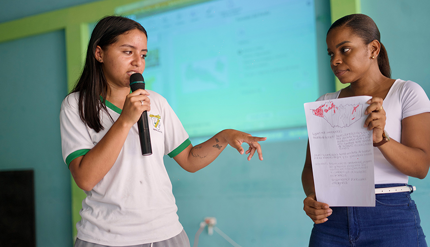 Students from the Rafael Reyes school also participated.