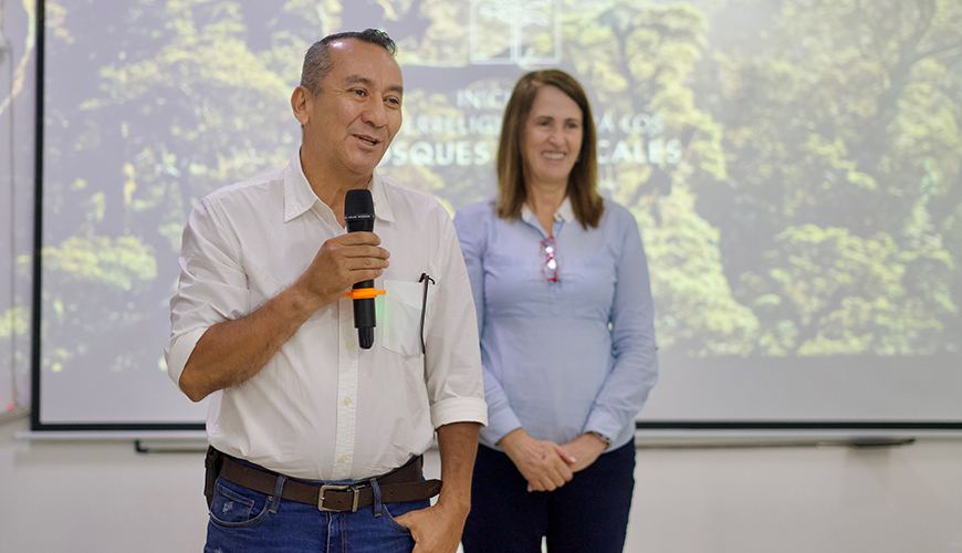 Community and the director of IRI-Colombia