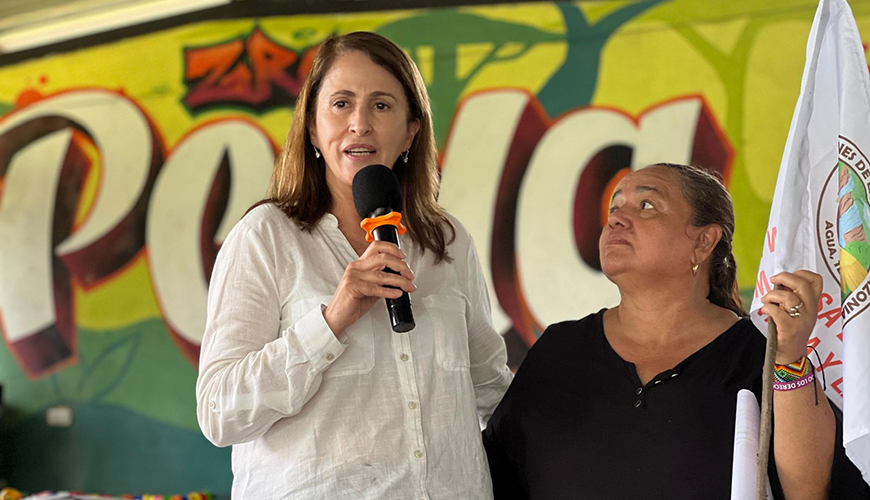 Blanca Lucía Echeverry, director of IRI-Colombia, and Jani Rita Silva, leader of the peasant reserve.